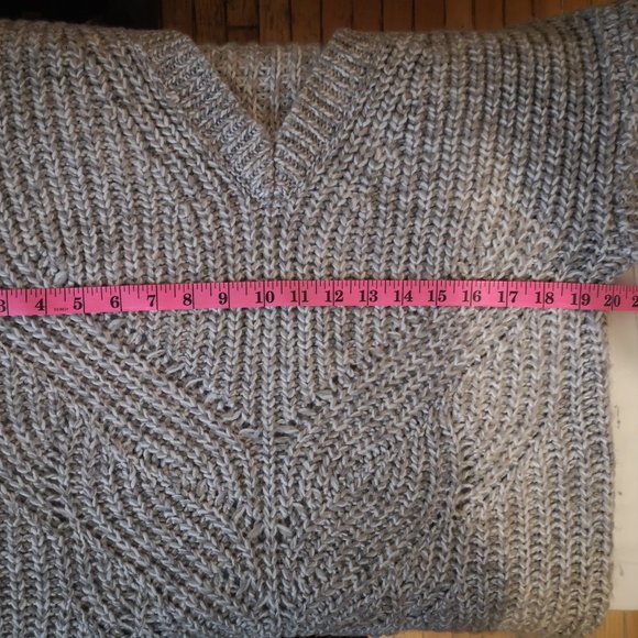 Dynamite long sleeve v-neck knit oversize pullover sweater - Picture 11 of 11